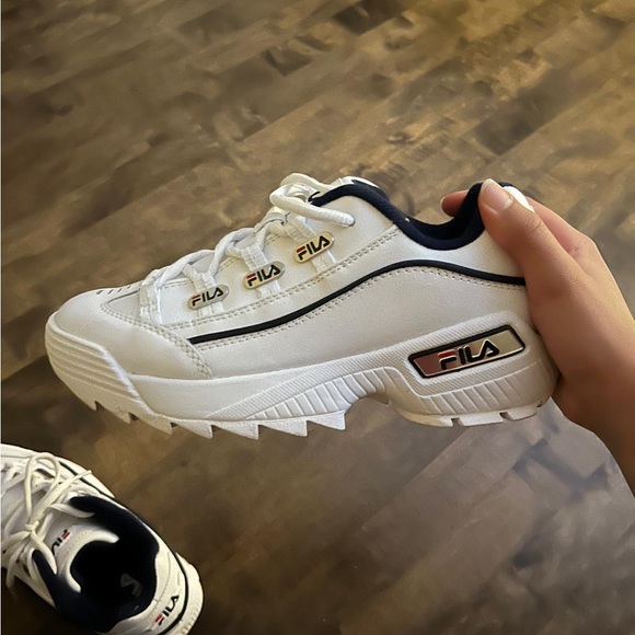 Fila White Runners Townhome size 7.5 - Picture 2 of 7